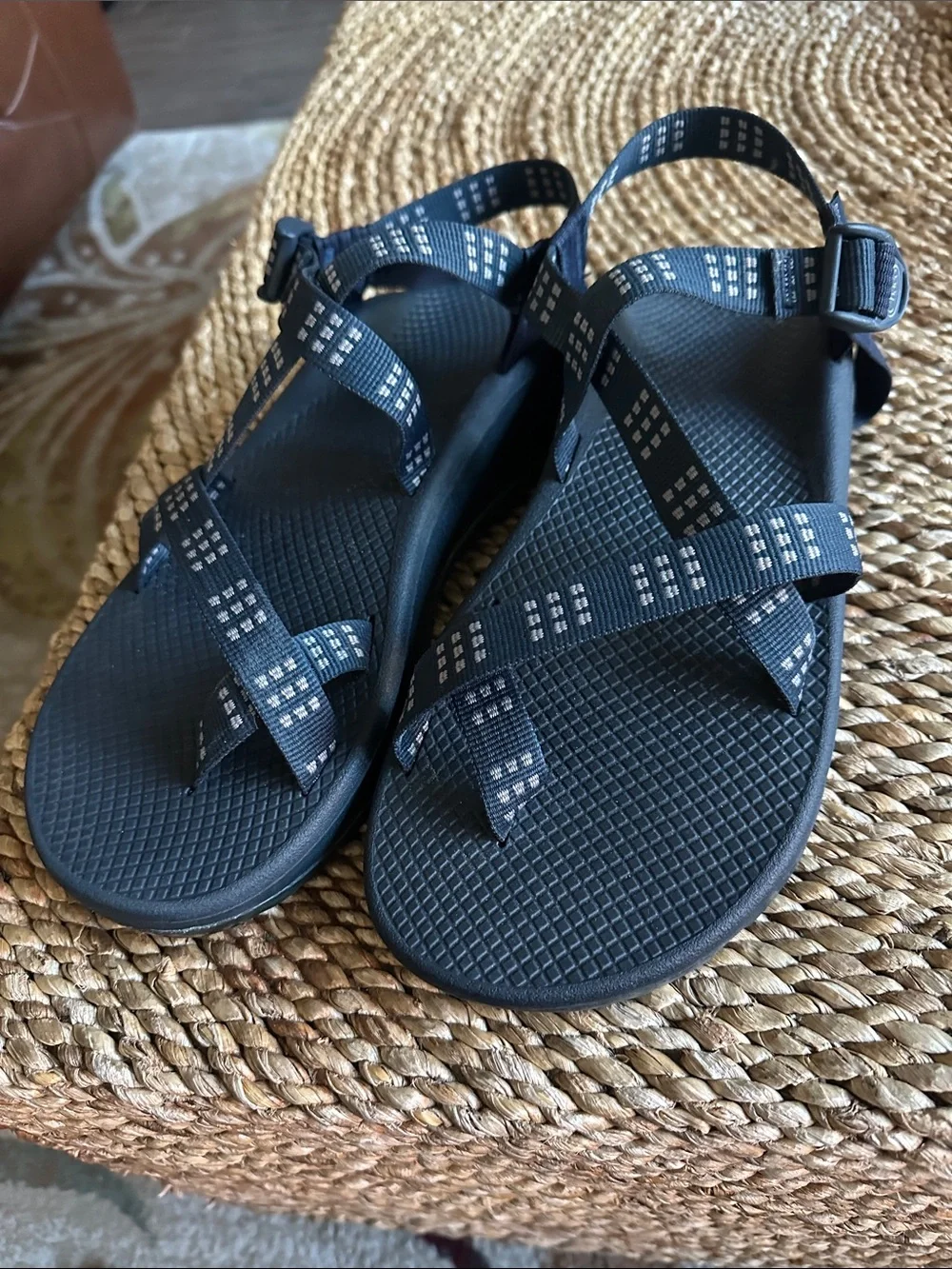 Chaco Mens size 11 Navy Blue Patterned Strap Sandals